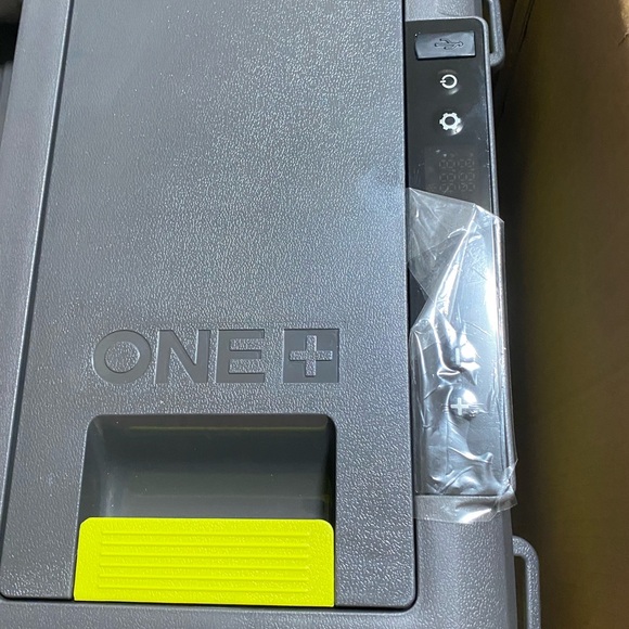 Hybrid Battery Powered Iceless Cooler
RYOBIONE+ 18V 24 Qt.Hybrid Battery Powered - Picture 11 of 15